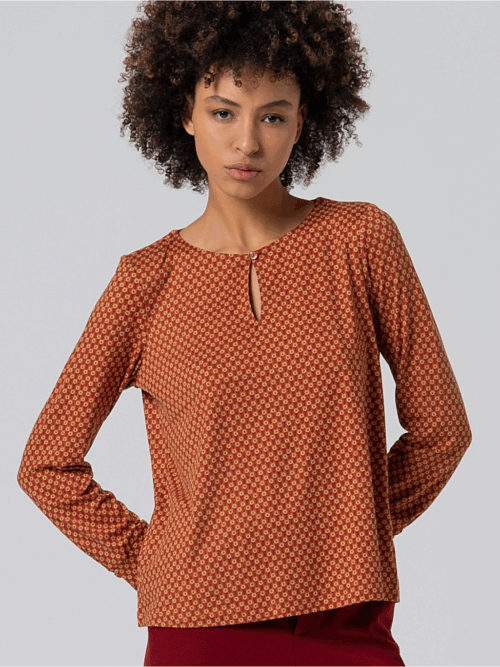 Blusa Estampada Con Abertura Escote Color Toffee