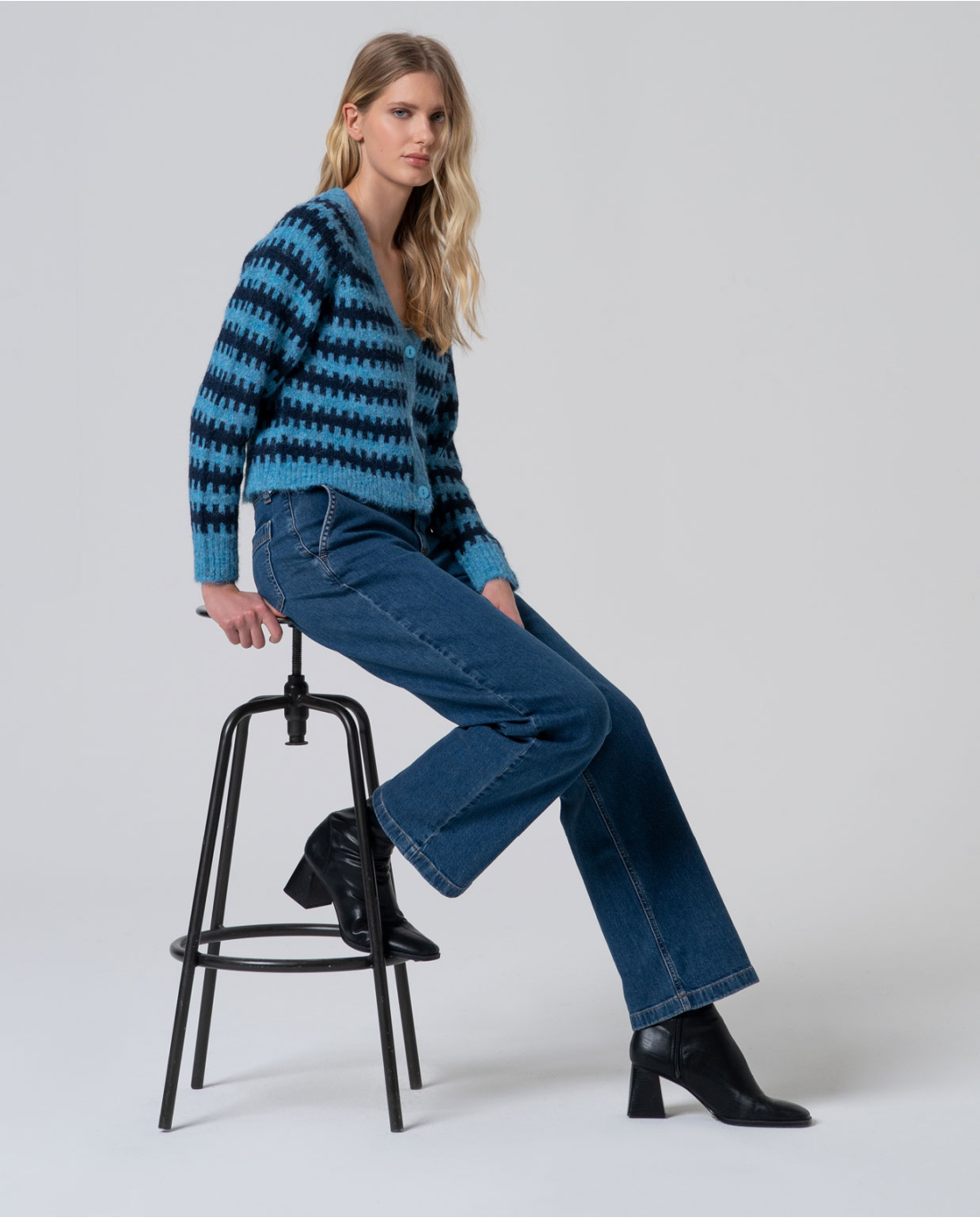 Pantalón Vaquero Corte Recto Color Índigo de Surkana - Imagen 3