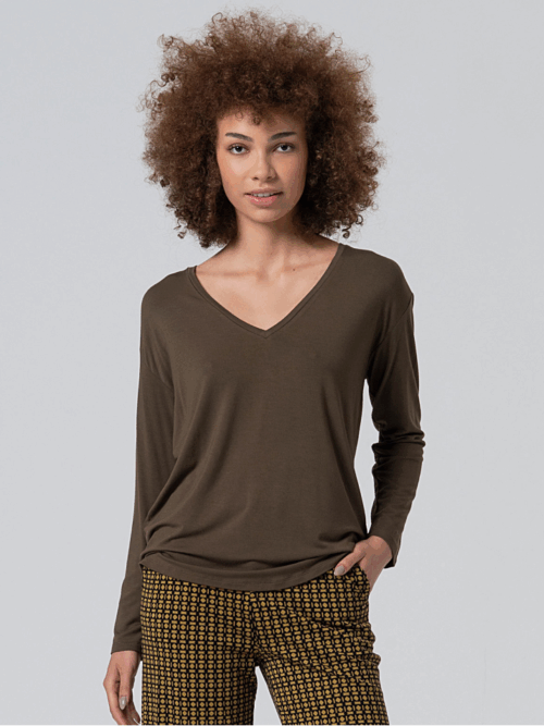 Camiseta Escote V Kaki Oscuro de Surkana