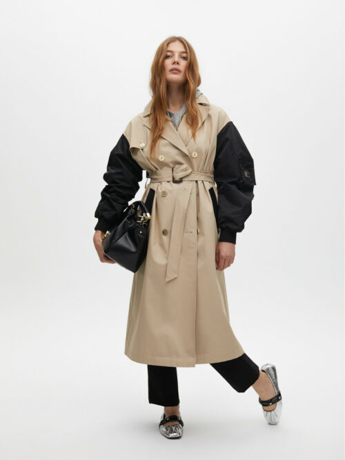 Trench Manga Combinada Beige y Negro de Lola Casademunt.